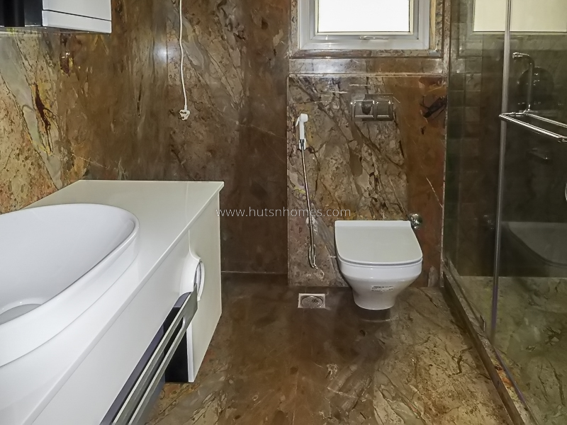 4 BHK Flat For Rent in Vasant Vihar