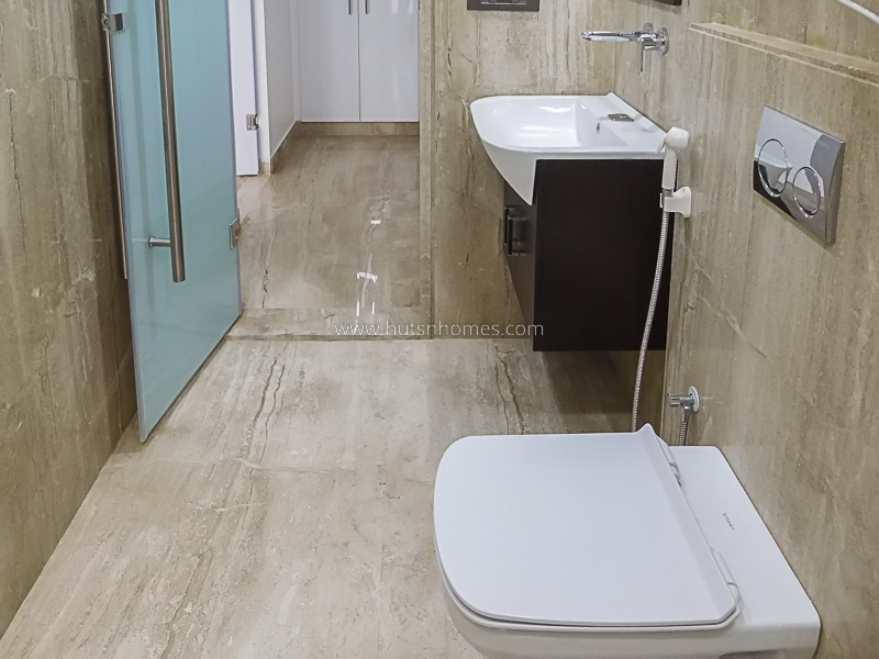 4 BHK Flat For Rent in Vasant Vihar