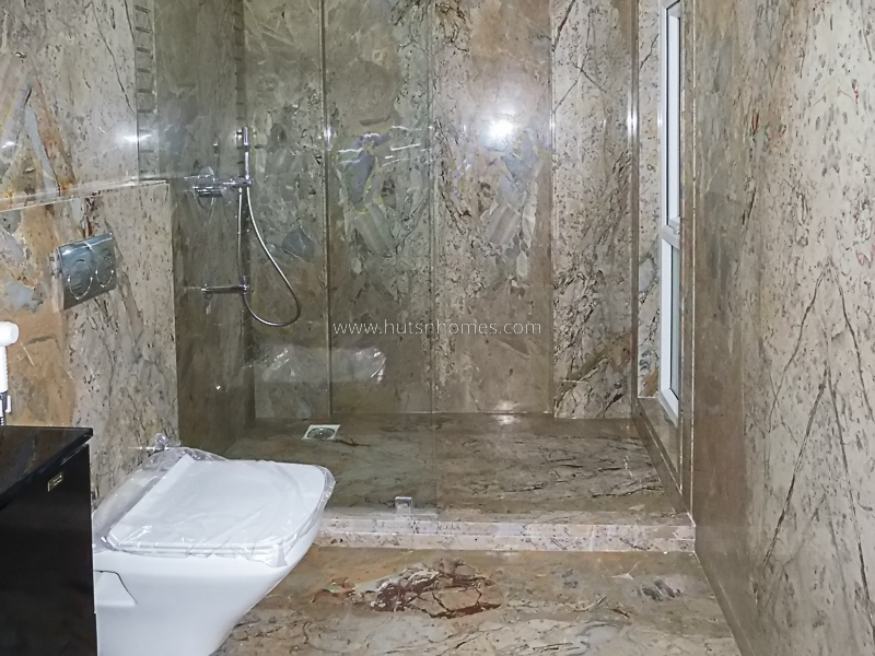 4 BHK Flat For Rent in Vasant Vihar