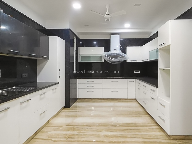 4 BHK Flat For Rent in Vasant Vihar