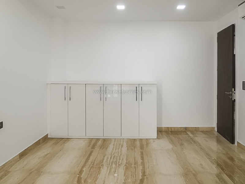 4 BHK Flat For Rent in Vasant Vihar