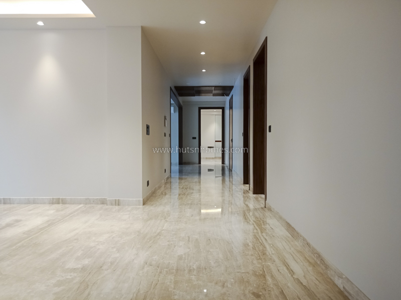 4 BHK Flat For Rent in Safdarjung Development Area