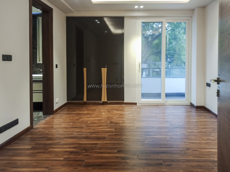 4 BHK Flat For Rent in Safdarjung Development Area