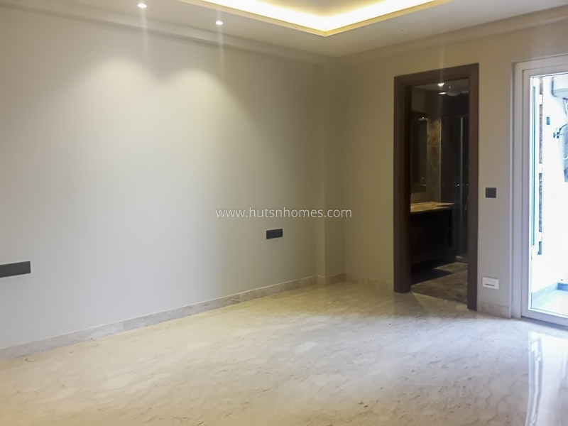 4 BHK Flat For Rent in Safdarjung Development Area