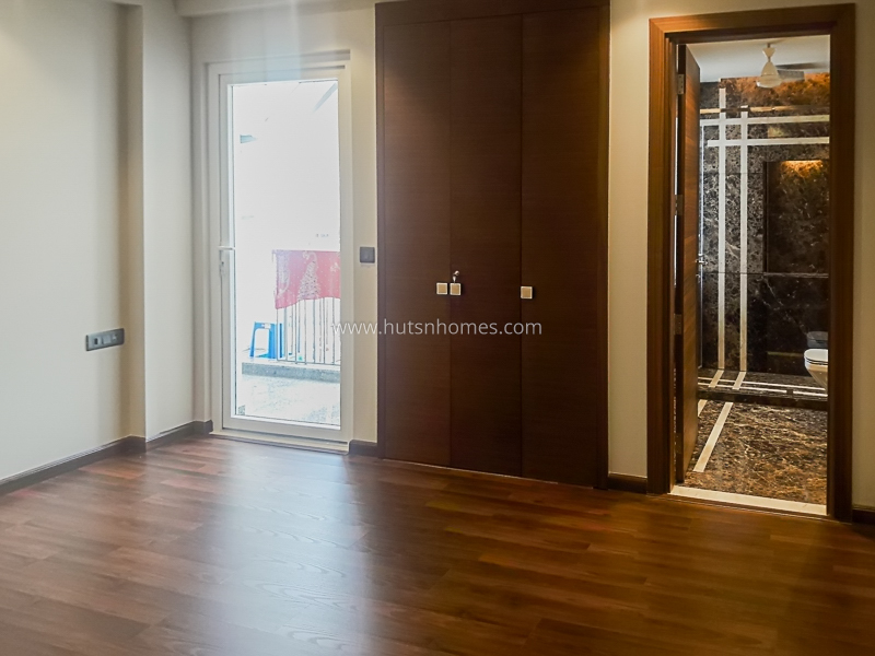 4 BHK Flat For Rent in Safdarjung Development Area