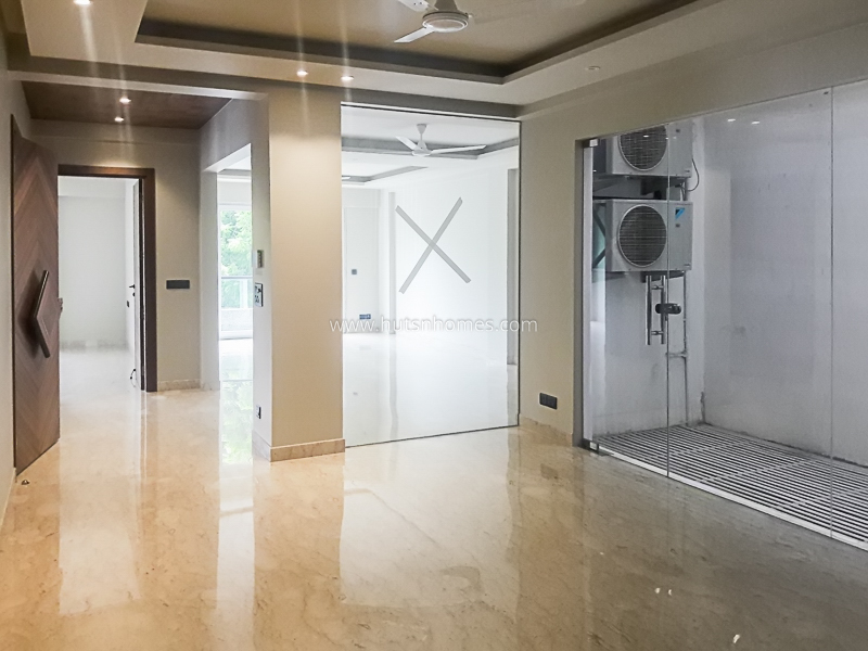 4 BHK Flat For Rent in Safdarjung Development Area