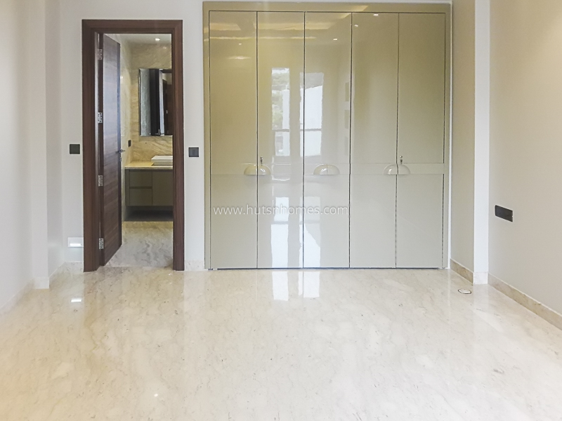 4 BHK Flat For Rent in Safdarjung Development Area