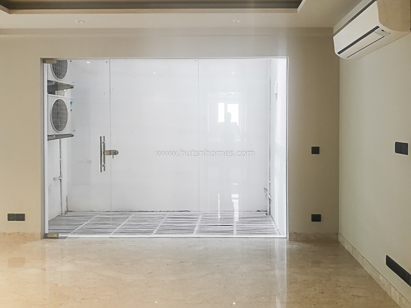 4 BHK Flat For Rent in Safdarjung Development Area