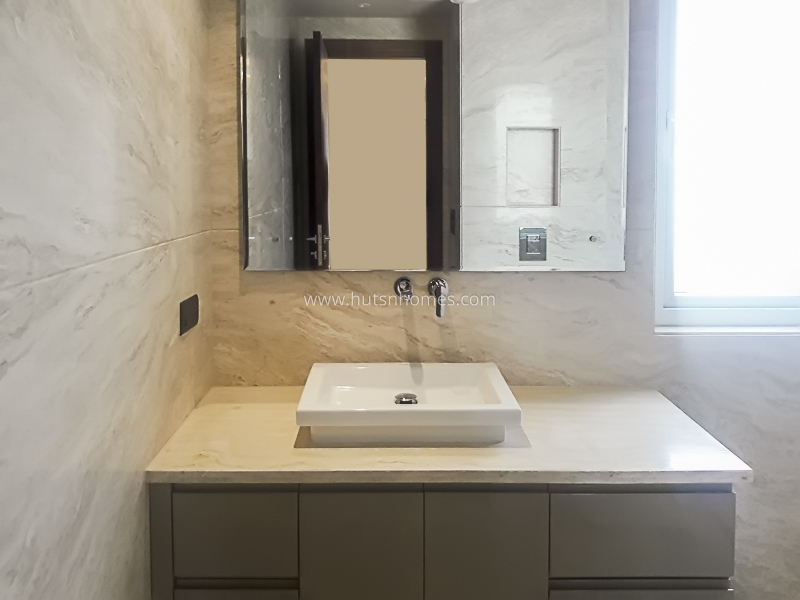 4 BHK Flat For Rent in Safdarjung Development Area