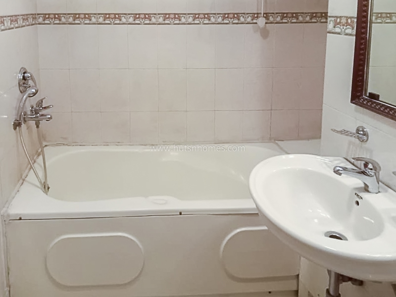 4 BHK Flat For Rent in Vasant Vihar