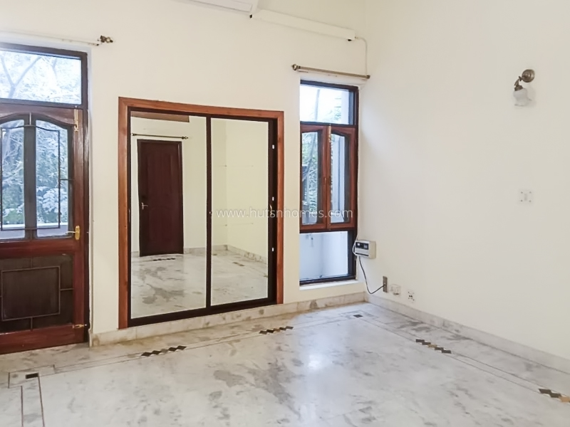 4 BHK Flat For Rent in Vasant Vihar
