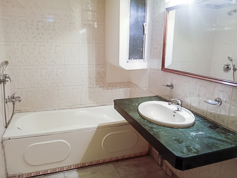 4 BHK Flat For Rent in Vasant Vihar