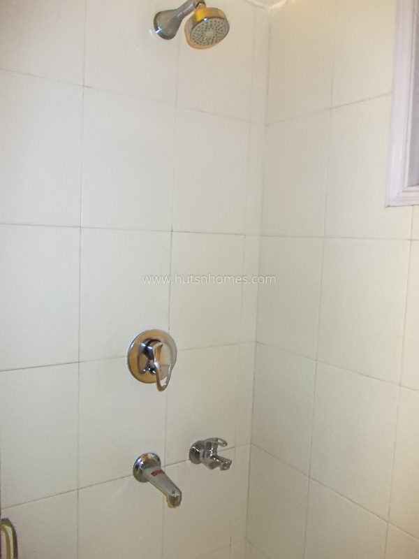 2 BHK Flat For Rent in Nizamuddin East