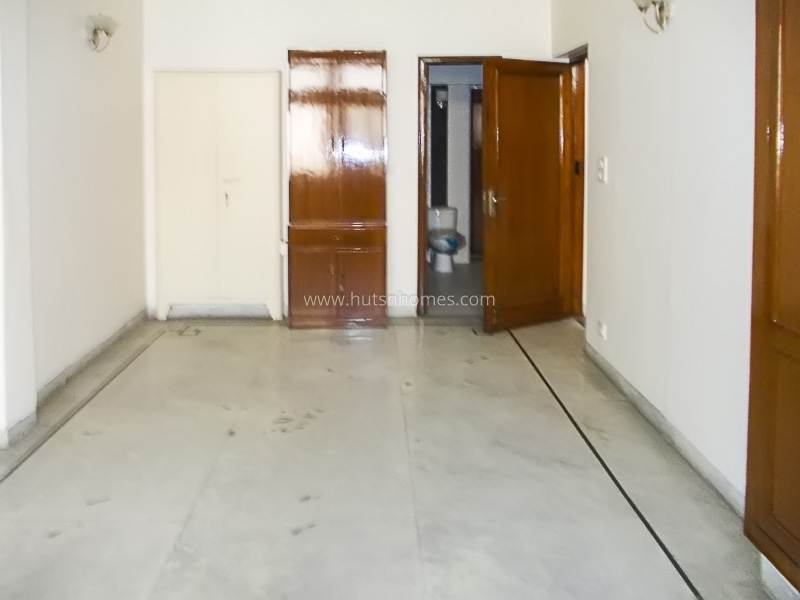2 BHK Flat For Rent in Nizamuddin East