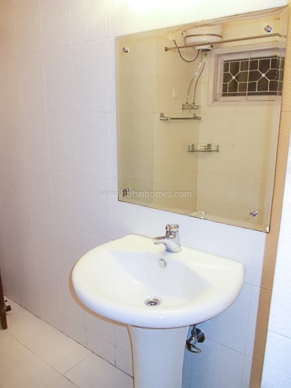 2 BHK Flat For Rent in Nizamuddin East