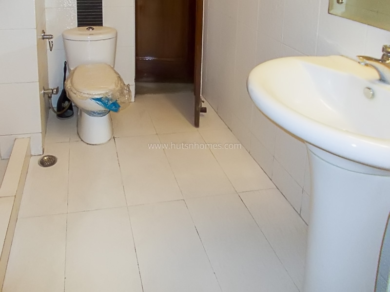 2 BHK Flat For Rent in Nizamuddin East