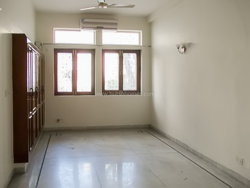 2 BHK Flat For Rent in Nizamuddin East