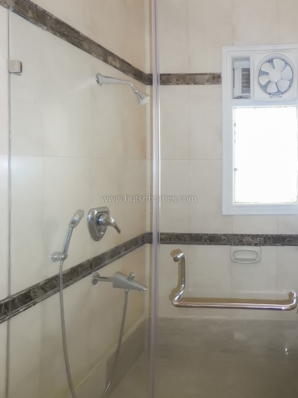 4 BHK Flat For Rent in West End Colony