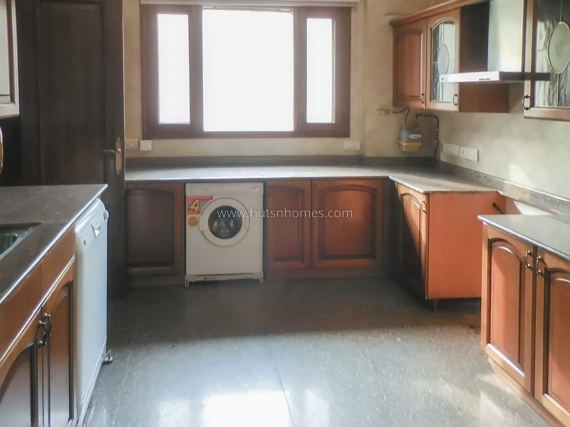 4 BHK Flat For Rent in West End Colony