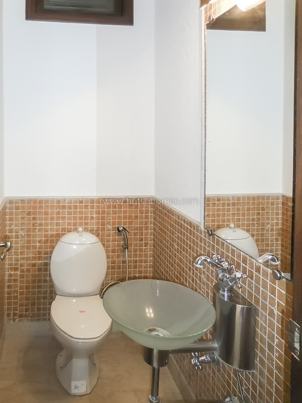 4 BHK Flat For Rent in West End Colony