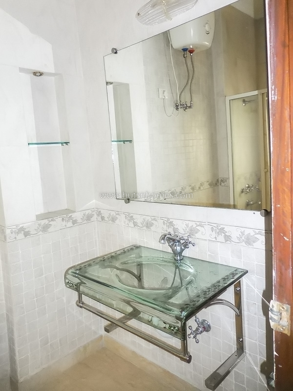 4 BHK Flat For Rent in West End Colony