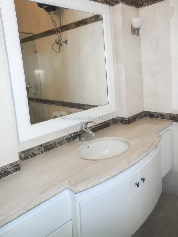 4 BHK Flat For Rent in West End Colony