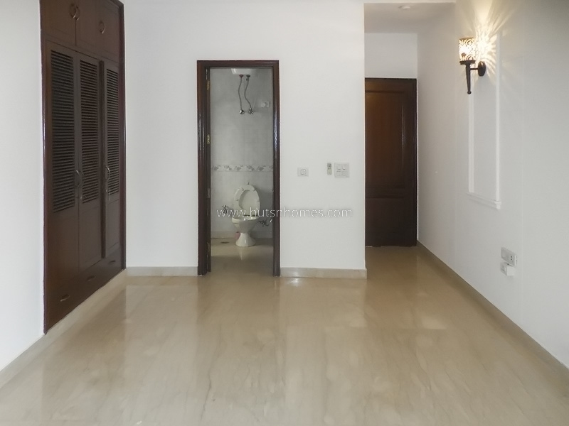 4 BHK Flat For Rent in West End Colony