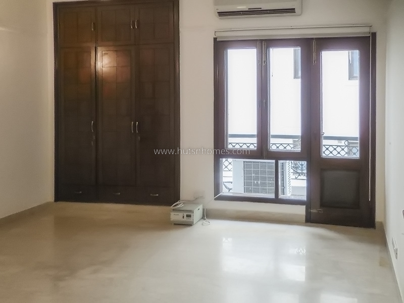 4 BHK Flat For Rent in West End Colony