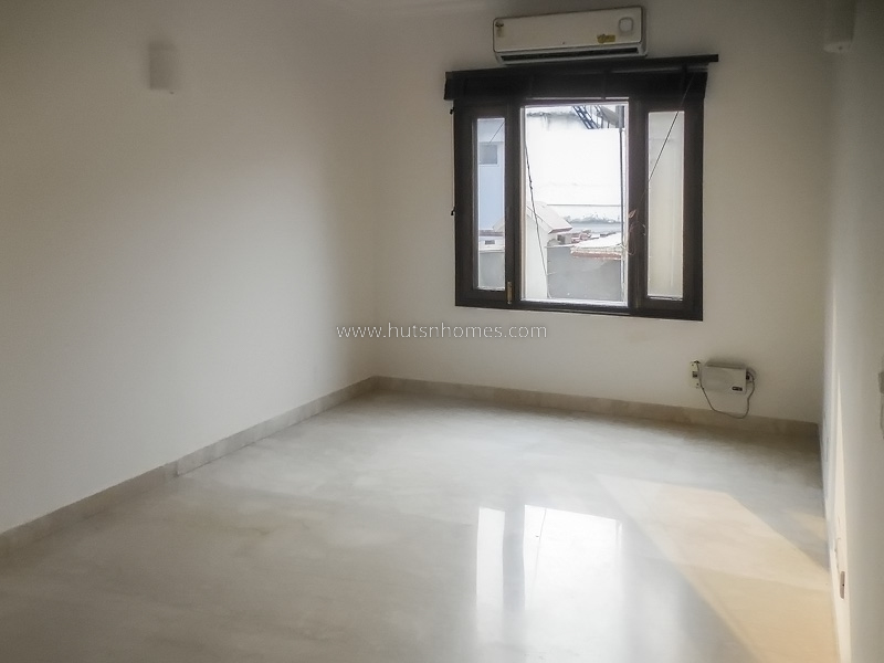 4 BHK Flat For Rent in West End Colony