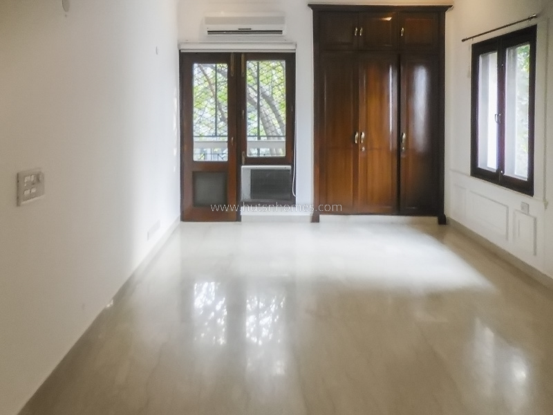 4 BHK Flat For Rent in West End Colony