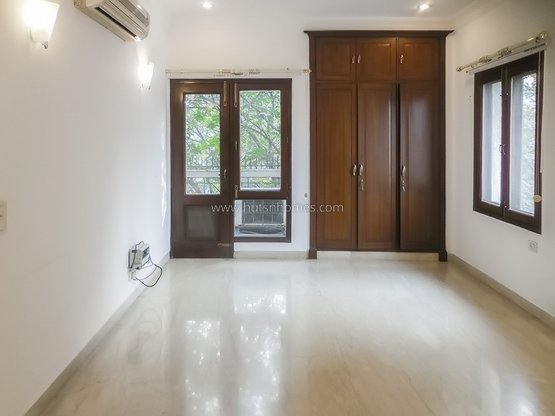 4 BHK Flat For Rent in West End Colony