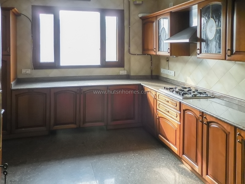 4 BHK Flat For Rent in West End Colony