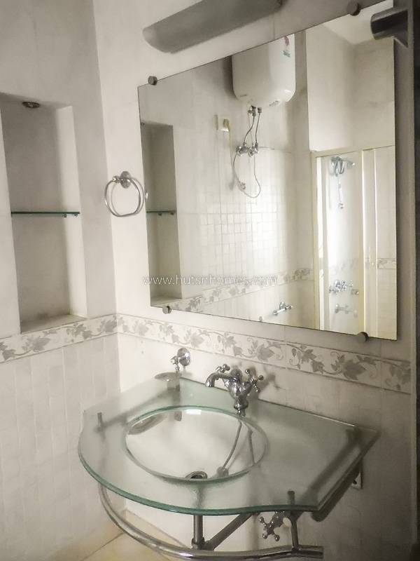 4 BHK Flat For Rent in West End Colony