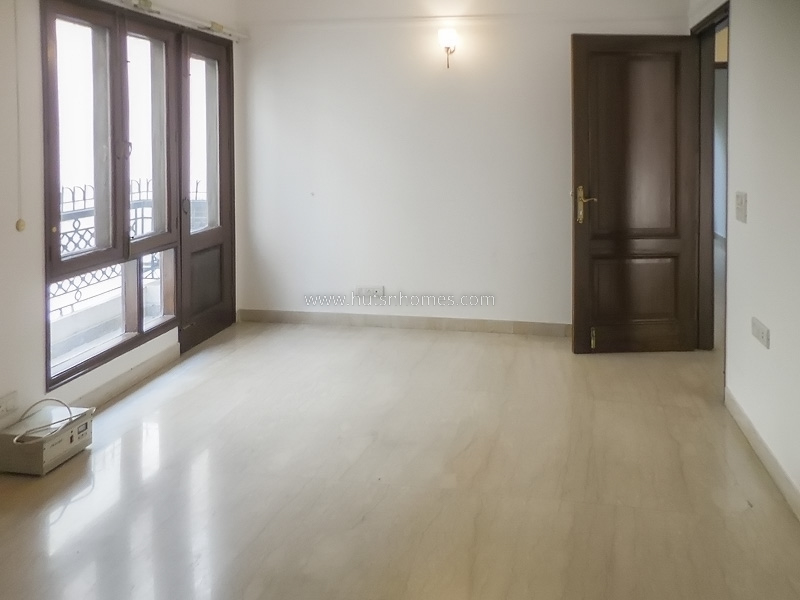 4 BHK Flat For Rent in West End Colony