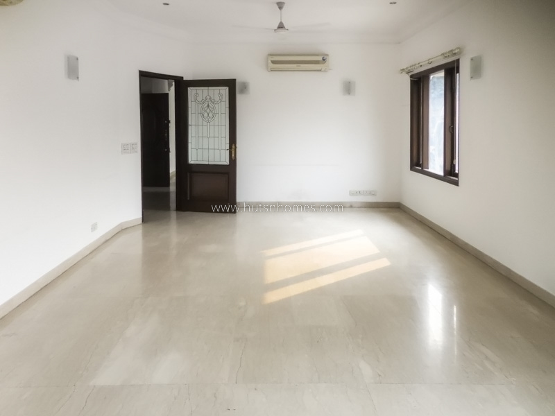 4 BHK Flat For Rent in West End Colony