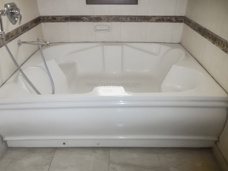 4 BHK Flat For Rent in West End Colony