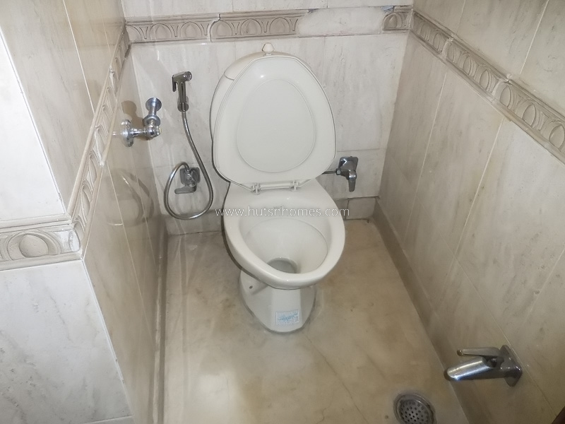 4 BHK Flat For Rent in West End Colony