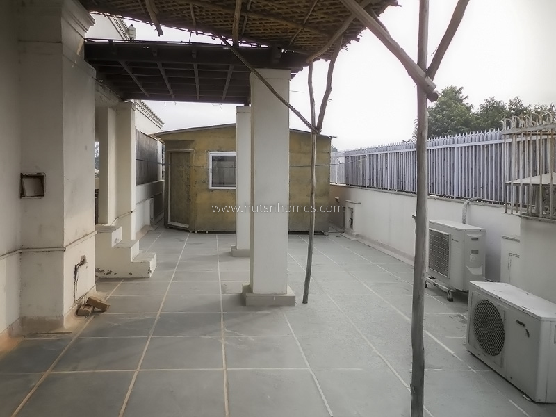 4 BHK Flat For Rent in West End Colony