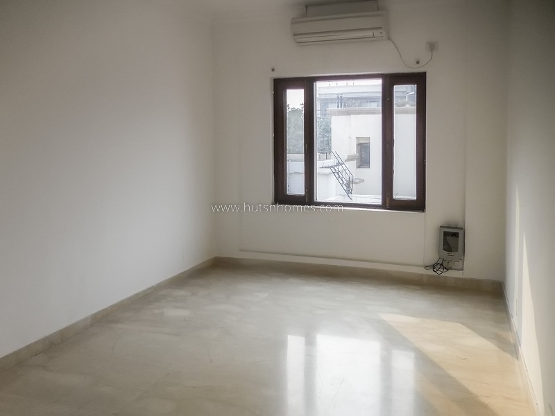4 BHK Flat For Rent in West End Colony