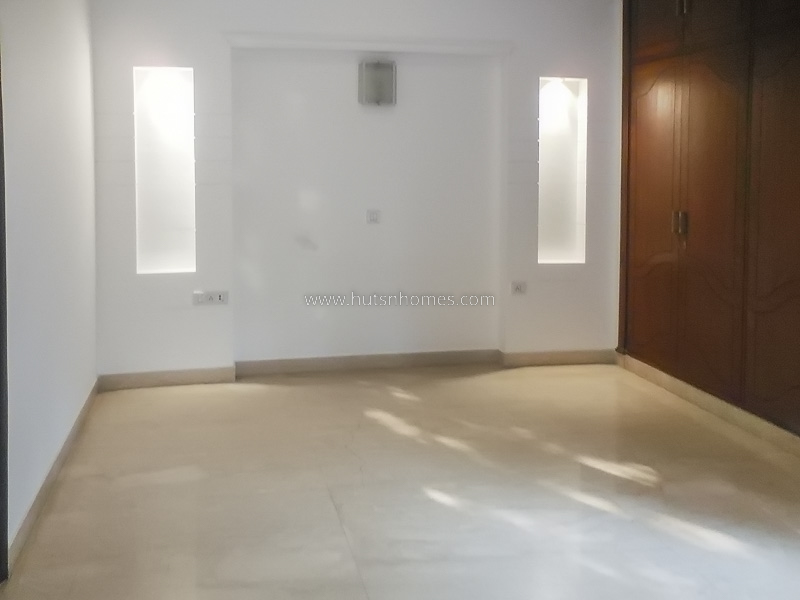 4 BHK Flat For Rent in West End Colony