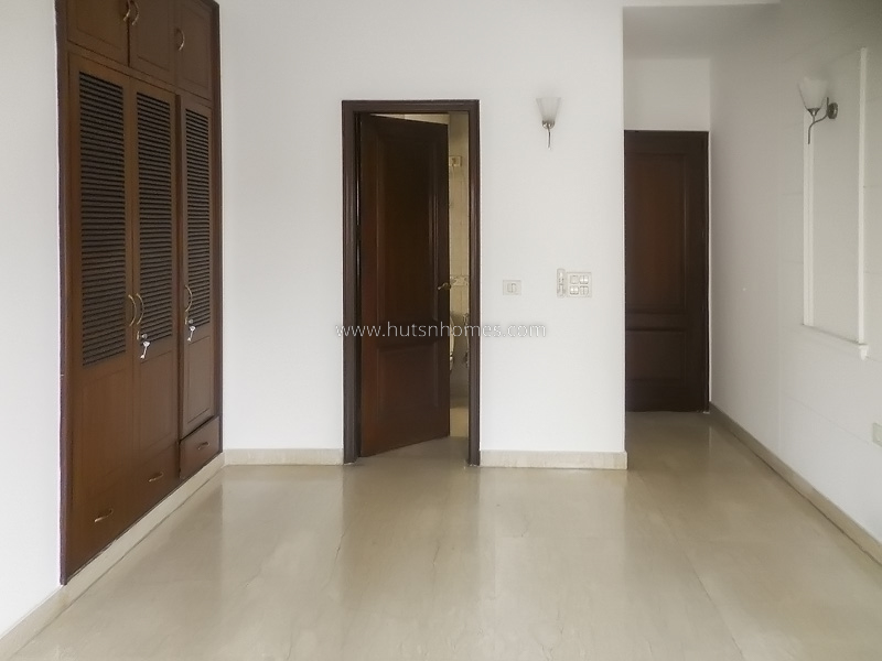 4 BHK Flat For Rent in West End Colony
