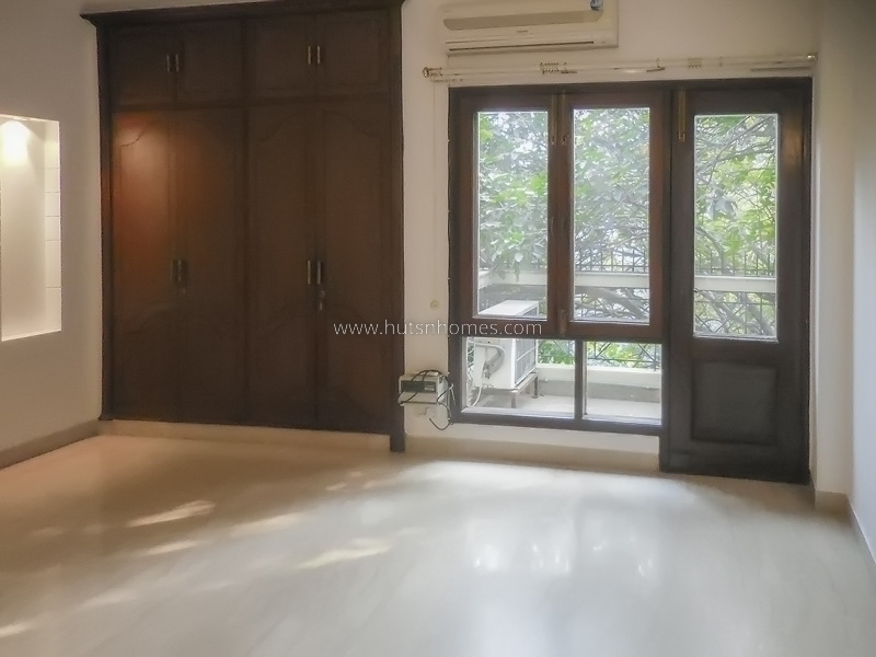 4 BHK Flat For Rent in West End Colony