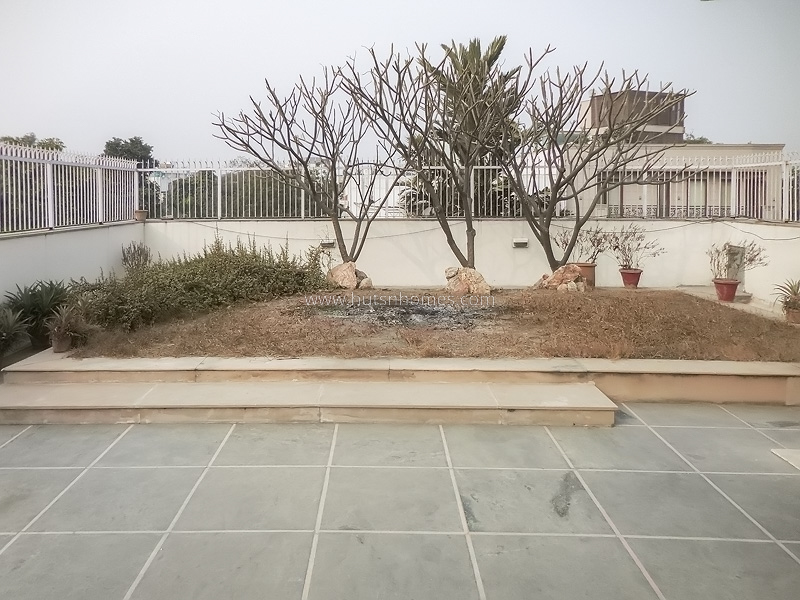 4 BHK Flat For Rent in West End Colony