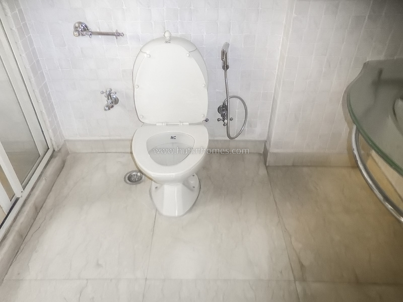 4 BHK Flat For Rent in West End Colony