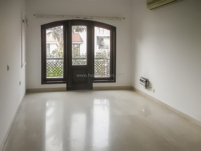 4 BHK Flat For Rent in West End Colony