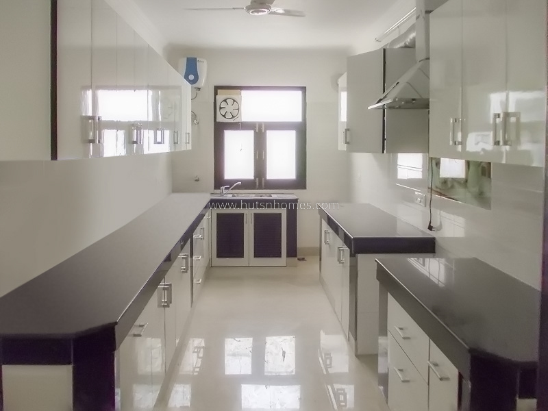3 BHK Flat For Rent in Defence Colony