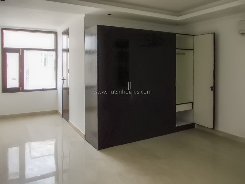 3 BHK Flat For Rent in Defence Colony