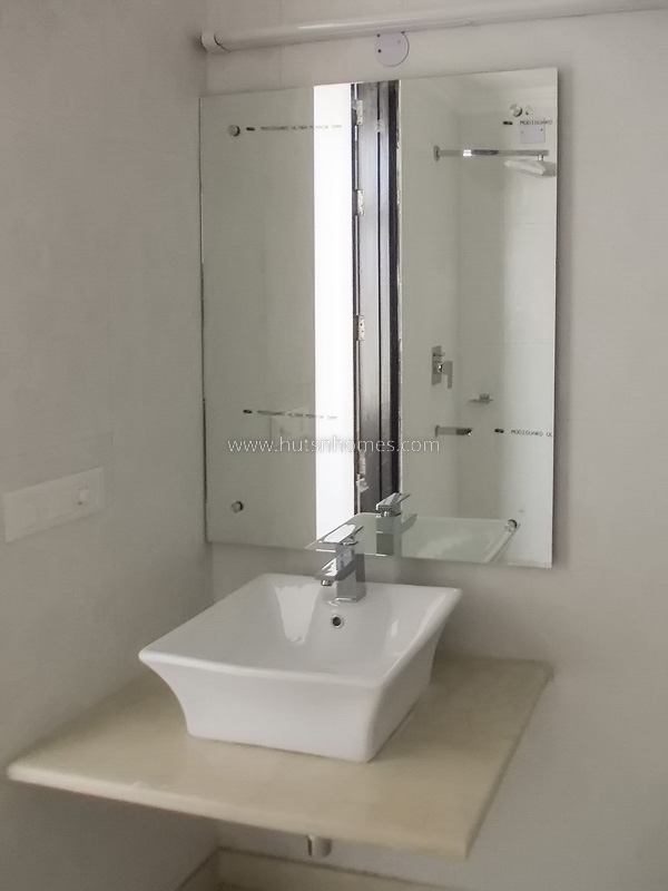 3 BHK Flat For Rent in Defence Colony