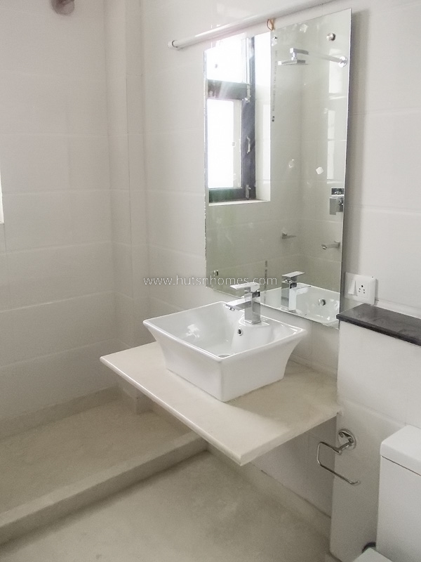 3 BHK Flat For Rent in Defence Colony