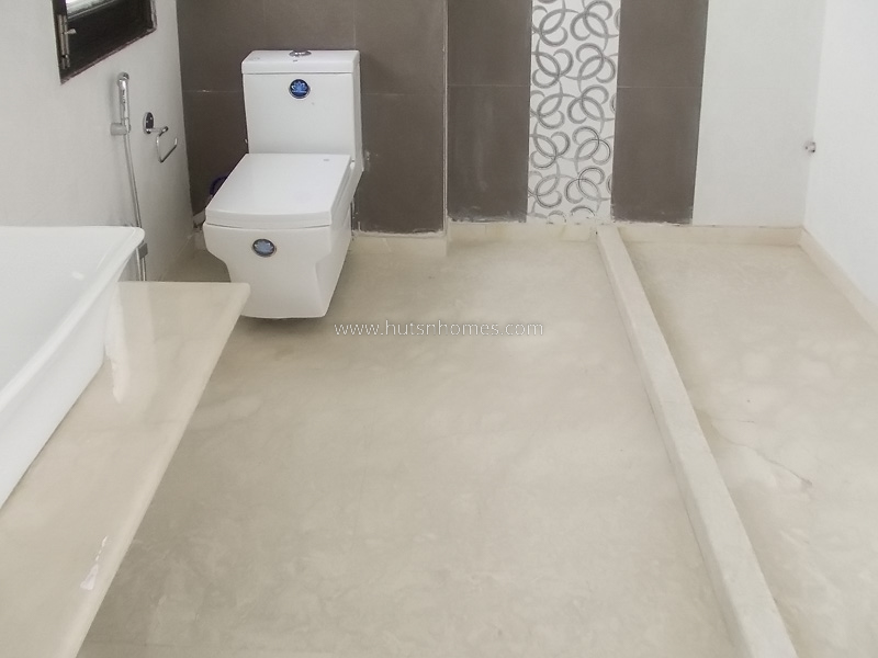 3 BHK Flat For Rent in Defence Colony